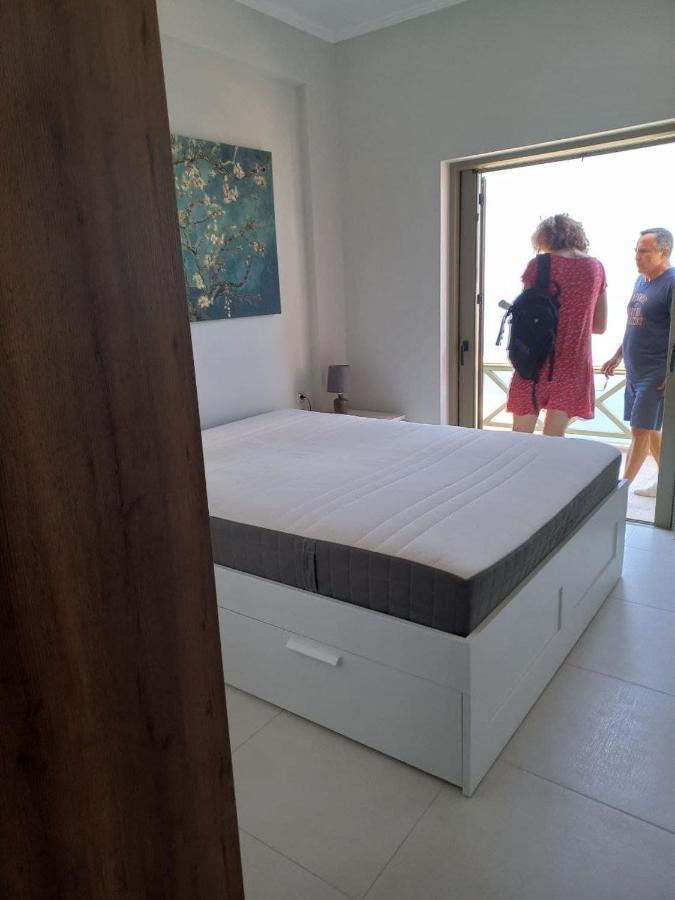 Climbers' Nest 'With Sea And Rock Views And Private Pool' Apartment Kamari  Ngoại thất bức ảnh