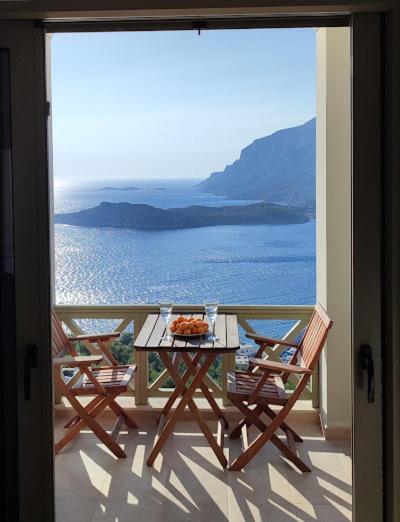Climbers' Nest 'With Sea And Rock Views And Private Pool' Apartment Kamari  Ngoại thất bức ảnh